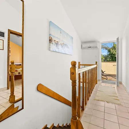 House Buneta Апартаменты Лижнян